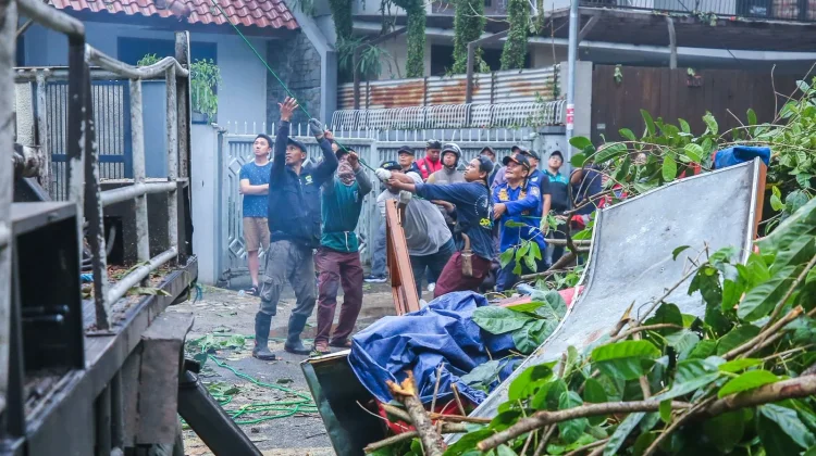 Farhan Minta BPBD Kota Bandung Tetap Siaga Hadapi Ancaman Cuaca Ekstrem