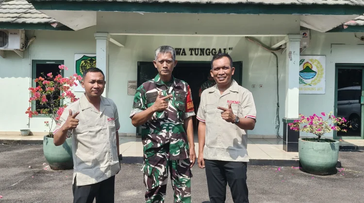 Babinsa Koramil Cijambe,Dampingi Pembagian Seragam Pengurus KDKMP di Makodim