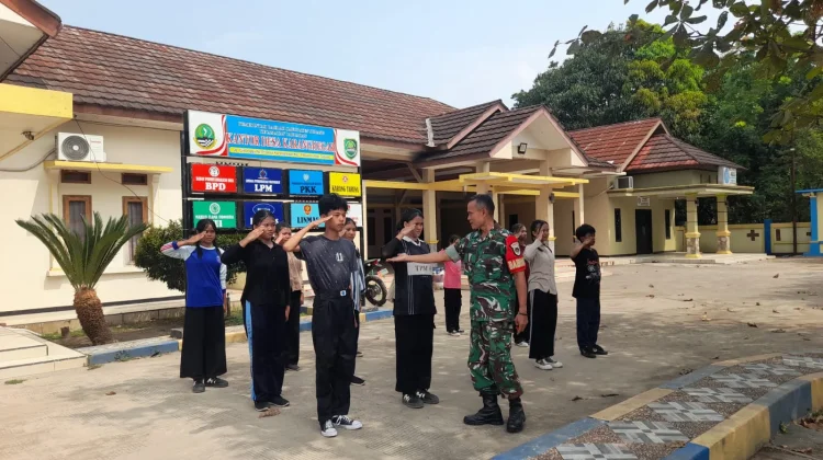 Bentuk Generasi Muda Desa Karanghegar,Babinsa Koramil Pabuaran Gelar Latihan PBB
