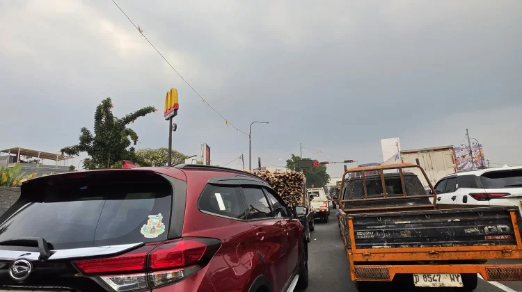Kemacetan Panjang di Pintu Keluar Tol Pasir Koja Sudah Jadi "Budaya"