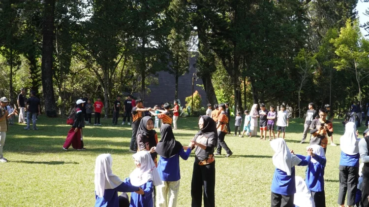 100 Anak Yatim Ikuti Fun Adventure Muharam Fest 1447 H, di Sindang Reret Lembang