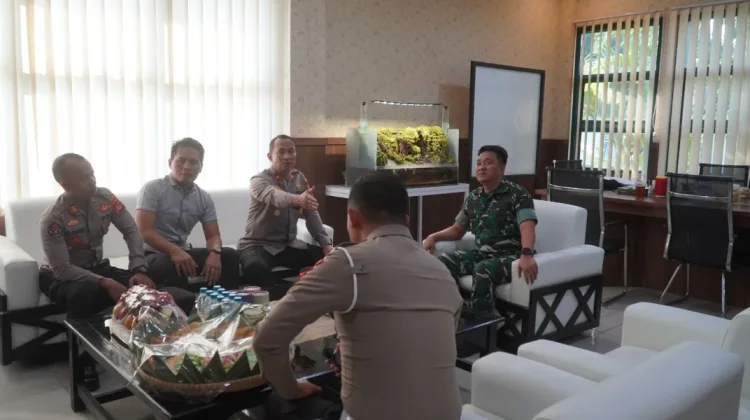 Perkuat Sinergitas TNI - Polri, Kapolres Subang Kunjungi Dandim