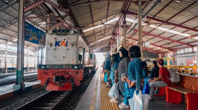 Tembus 10 Juta Pengguna,Volume Penumpang Commuter Bandung
