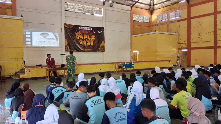 Sinergi TNI Dengan  Dunia Pendidikan Dikuatkan lewat MPLS di SMAN 1 Pamanukan