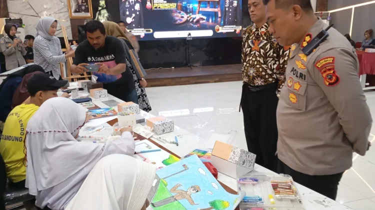 Beri Ruang Berkarya Pelajar SLB, Polrestabes Bandung Gelar Lomba Melukis Difabel