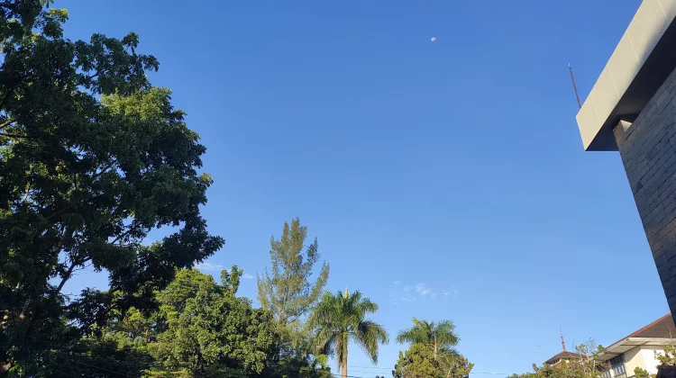 Cuaca Bandung Cerah Berangsur Berawan Menjelang Malam