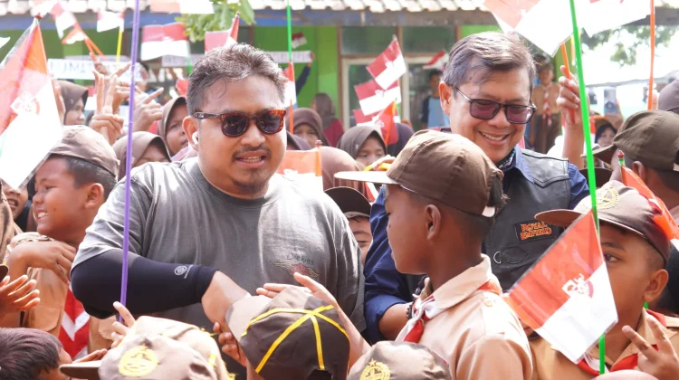 Resmikan Rehab SD di Binong, "Anak-anak Harus Belajar, tanpa Takut Bocor"