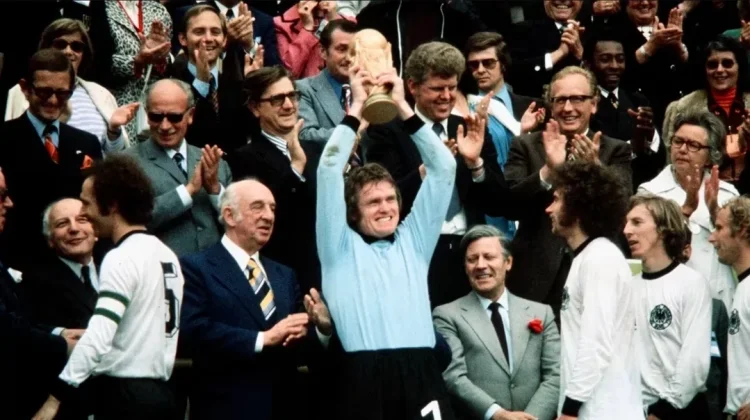 Terbentuknya UEFA EURO 1960, Dua Juara yang Menaklukkan Eropa dan Dunia