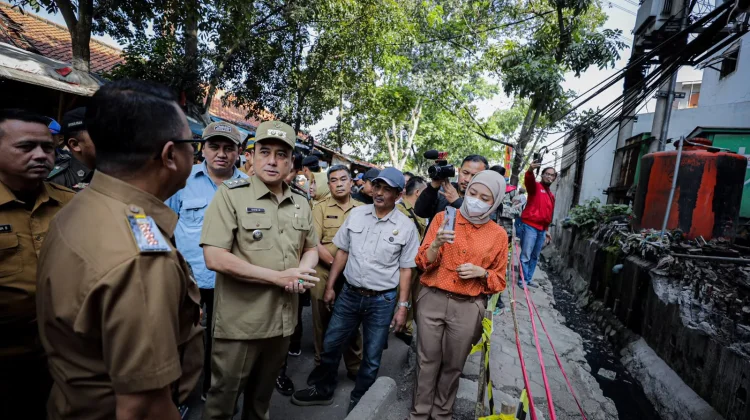 Pemkot Bandung Segel Lokasi Penebangan 12 Pohon tanpa Izin di Cijerah