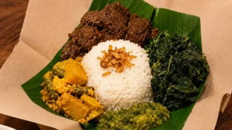 Sajian Keunikan Nasi Padang Terkandung Makna yang dalam