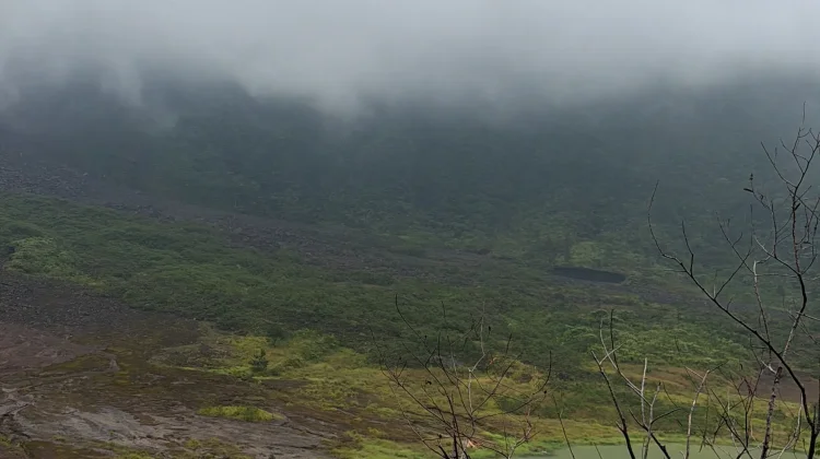 Pesona Kawah Gunung Galunggung Masih Memikat