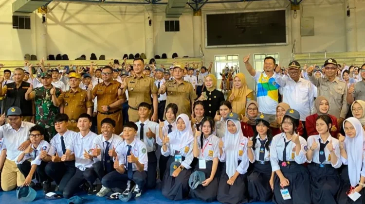 Angkatan Perdana SMAN 28 Bandung Tutup MPLS dengan Aksi Peduli Lingkungan