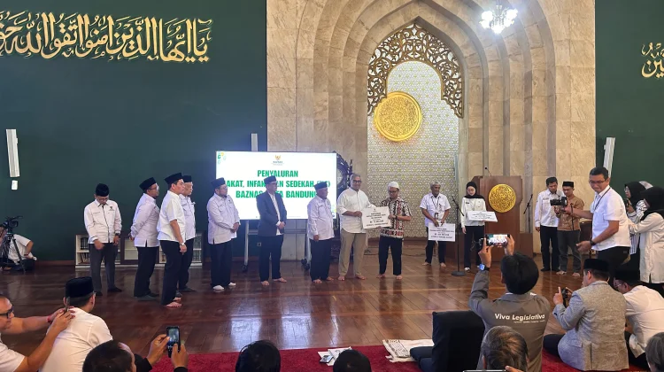 Wali Kota Bandung Ajak Warga Optimalkan Zakat untuk Kurangi Ketimpangan Sosial