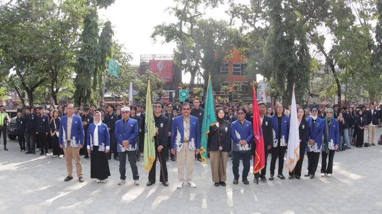 ISBI Bandung Berangkatkan 214 Mahasiswa KKN Reguler dan Delegasi ke Pangandaran