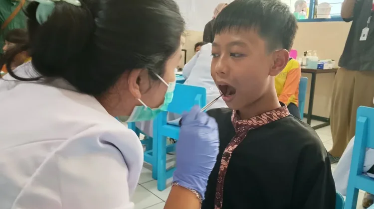 RSGM UNJANI Gelar Pemeriksaan Gigi Gratis di SD Interaktif Gemilang Mutafannin