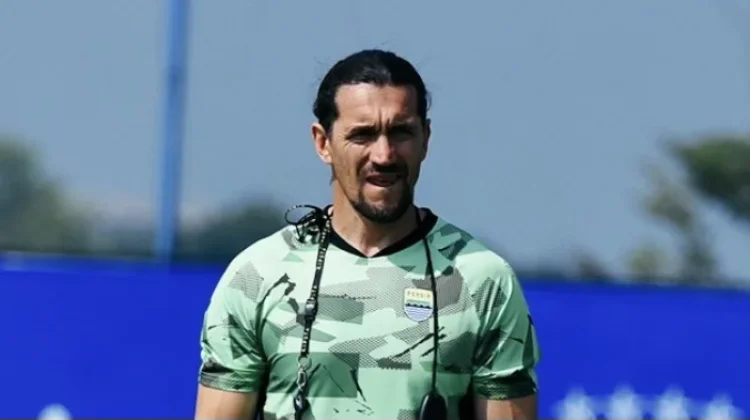 Terima Pinangan Persib, Zlatko Runje Terpikat Sejarah dan Bobotoh