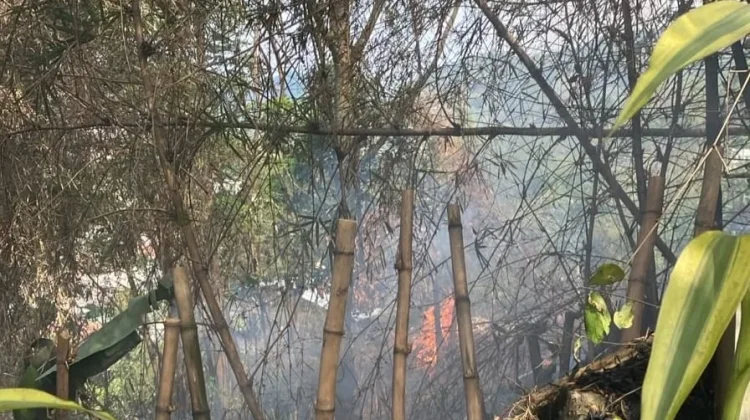 Diduga akibat Puntung Rokok, Kebakaran Lahan di Cibeber Cimahi