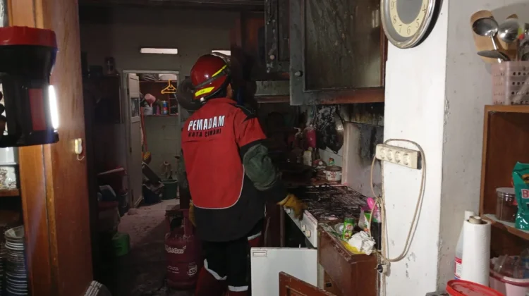 Kompor Lupa Dimatikan Jadi Pemicu Kebakaran Rumah di Pharmindo Cimahi