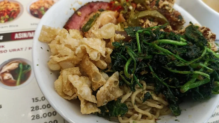 Mie Brisket Rumah Tua Bandung Menggugah Selera