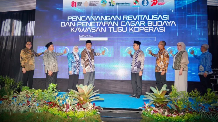 Menkop Melakukan Pencanangan Revitalisasi Tugu Koperasi Tasikmalaya