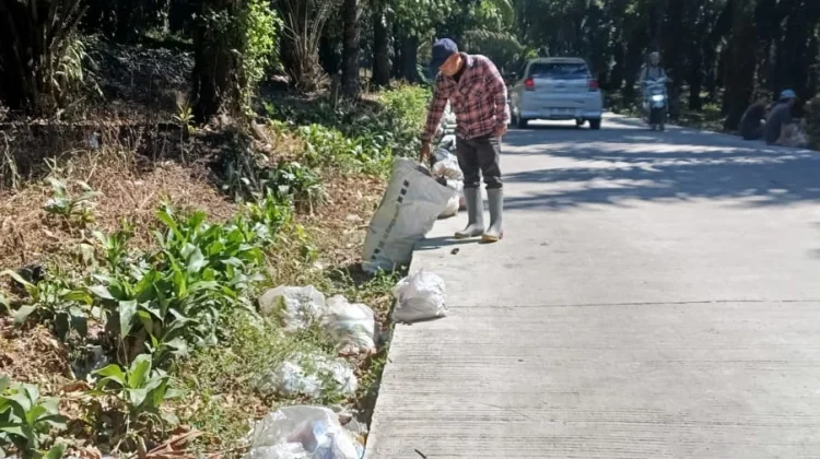 Citra Desa Tercoreng, Kades Kumpay Keluhkan Kiriman Sampah Dari Luar Desa