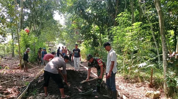 Sinergi Babinsa Kalijati dan Warga Tanggulun Barat, Lancarkan Akses Pertanian