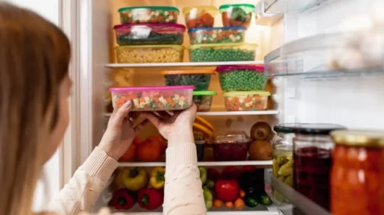 Jangan Langsung Masukkan Makanan Panas ke Kulkas, Ini Risikonya