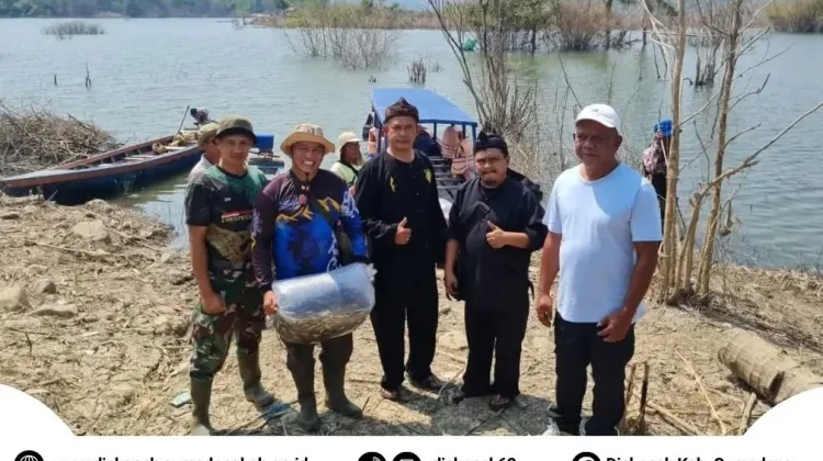Tebar Ribuan Benih Ikan di Jatigede dan Cipanas untuk Jaga Ekosistem Perairan