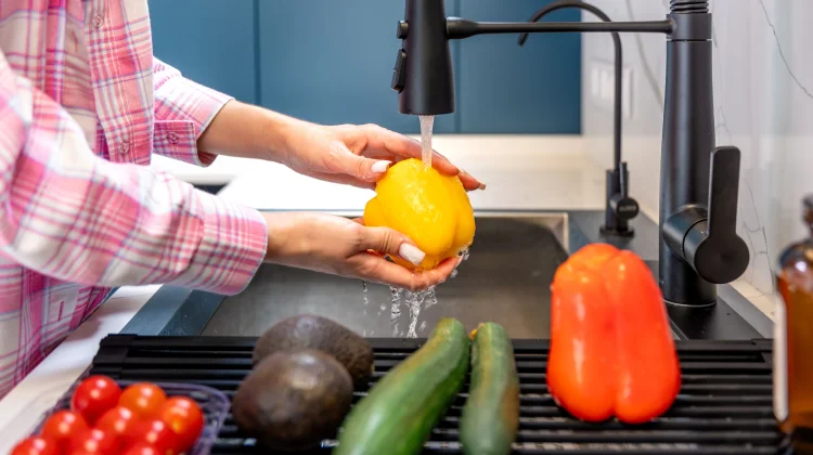 Cara Mencuci Buah dan Sayur agar Lebih Bersih dan Aman