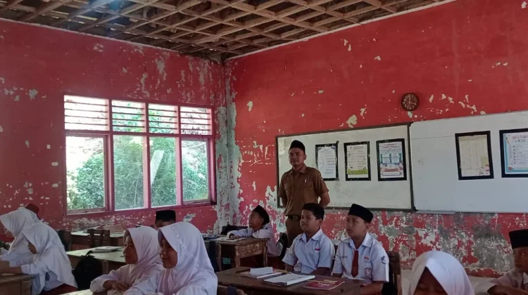 Bangunan SDN 2 Bojonggambir Tasikmalaya Mengkhawatirkan