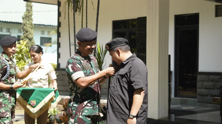 Lulus Ujian, Kang Rey Resmi Sandang Baret Hitam Kehormatan dari Pussenkav TNI-AD