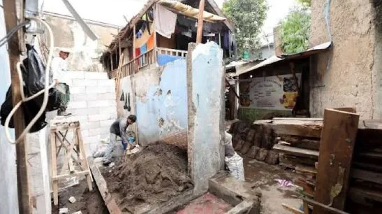 Bupati KBB Cek Renovasi Rutilahu, Pastikan Warga Terima Bantuan Tepat
