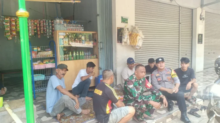 Babinsa Cijambe dan Bhabinkamtibmas, Gelar Komsos dan Edukasi Harkamtibmas