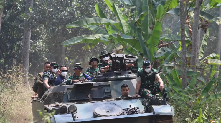 Tinjau Latihan Menembak Tank, Pangdam Siliwangi Tekankan Profesionalisme