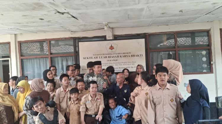 Wawalikota Bandung Komitmen Bantu Kebutuhan Siswa SLB B Karya Bhakti