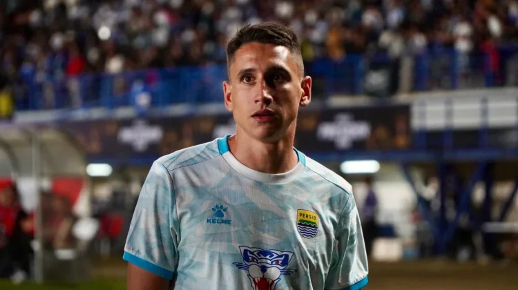 Luka Menalo: Kemenangan Persib Tak Diraih dengan Mudah