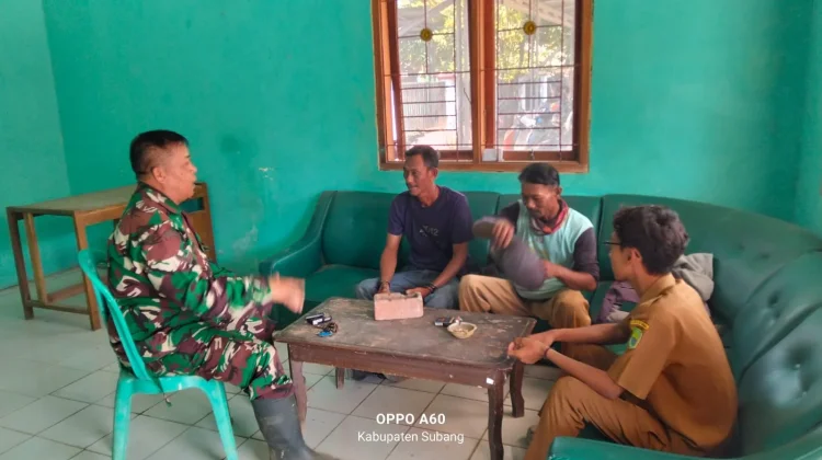 Babinsa Koramil Ciasem dan Aparat Desa Jayamukti , Sinergi Jaga Keamanan Wilayah