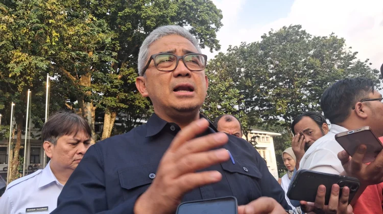 Pemkot Bandung Kaji Jalur Sepeda Aman, Farhan Akui Belum Ada Lintasan Terproteksi