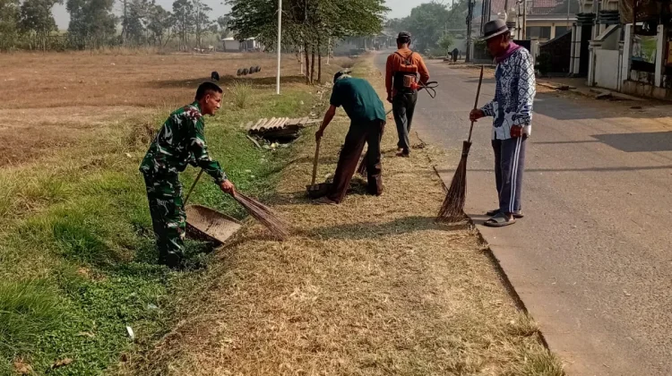 Babinsa Koramil Purwadadi, Jadi Motor Penggerak Masyarakat dalam Karya Bakti