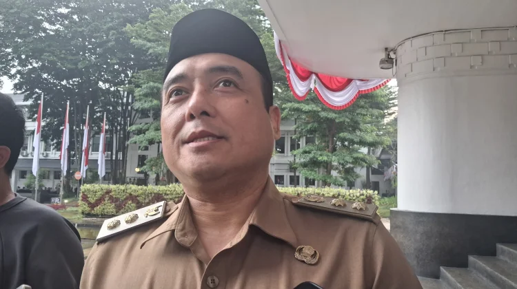 Wakil Wali Kota Bandung Larang Penjualan Bendera di Trotoar