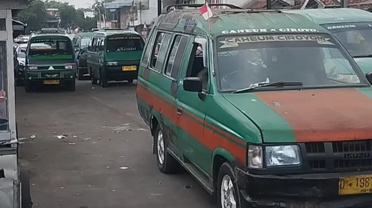 Armada Bus Pindah ke Terminal Leuwipanjang, Angkot Cicaheum Kini Sepi Penumpang