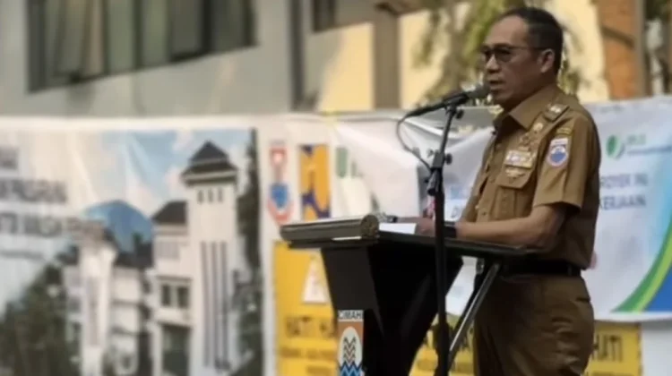 Semarakan HUT RI ke-81, ASN Cimahi Kibarkan Bendera Merah Putih