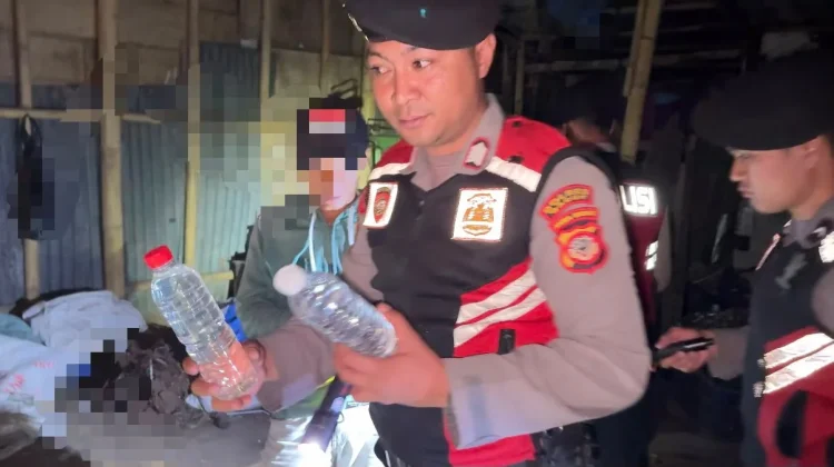 Polisi Intensifkan Razia, Puluhan Botol Miras Diamankan