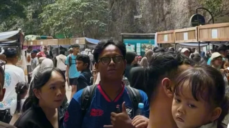Sensasi Berbelanja Unik di Pasar Leuweung Tahura
