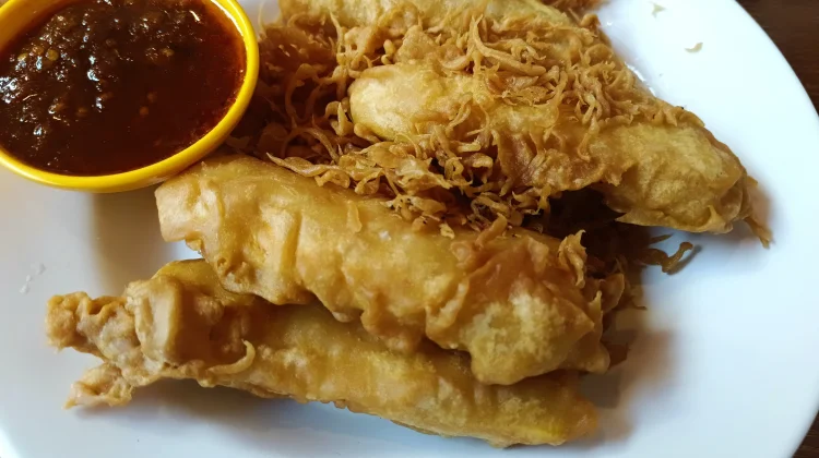 Pisang Goreng Sambal Roa, Gurih Pedas Menggoda