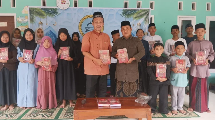 Sebanyak 787 Mushaf Al-Quran Disalurkan ke Pelosok Cianjur