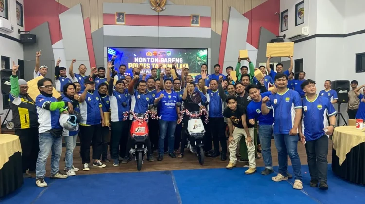 Polres Tasikmalaya Pererat Sinergi dengan Masyarakat Melalui Nobar Bola Persib
