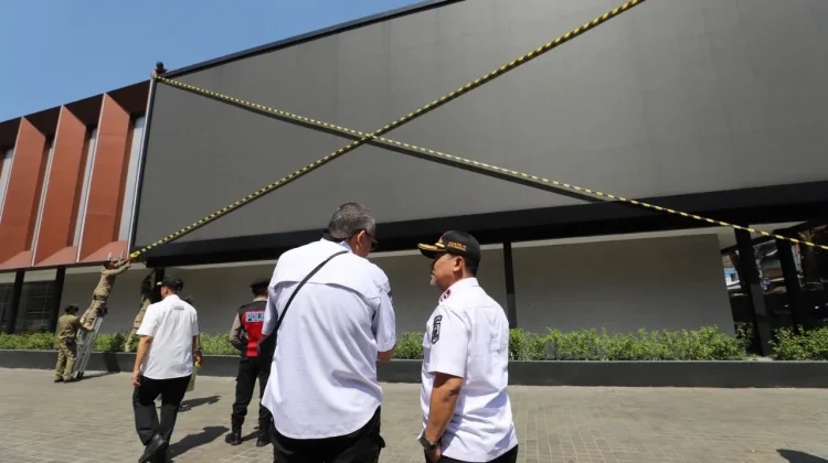 Pemkot Bandung Segel Videotron dan Bekukan Izin isai Kasus Penebangan Pohon