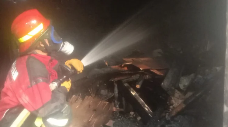 Bakar Ban Berujung Ledakan, Rumah Warga di Cimahi Selatan Terbakar
