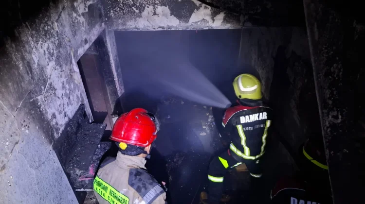 Kebakaran Rumah di Jalan Cidamar Cimahi, Api Muncul dari Lantai Tiga